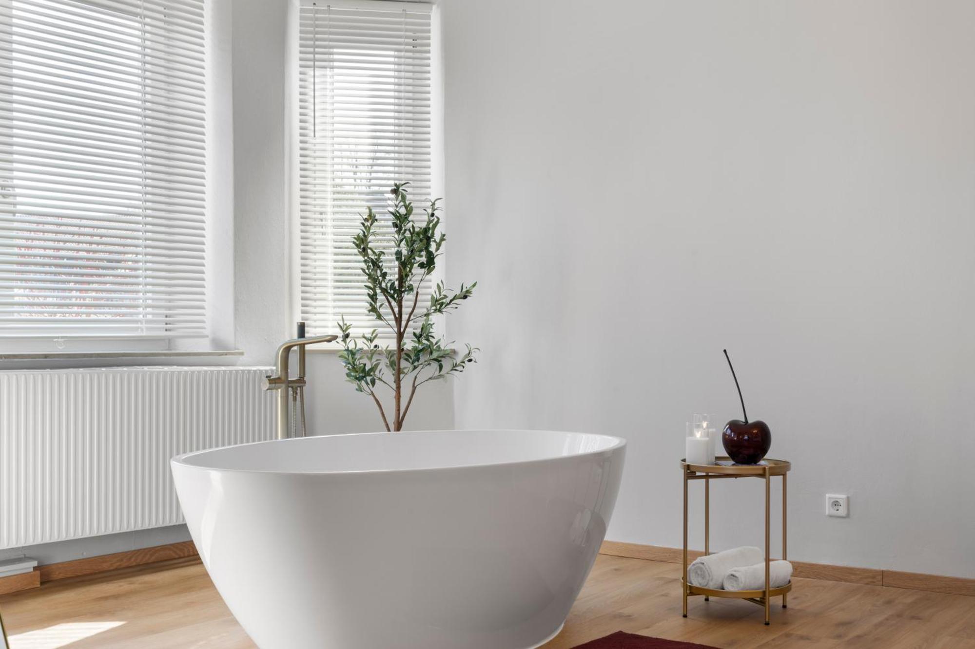 Liebelei Miesbach - Boutique-Apartment Mit Terrasse Im Zentrum Eksteriør bilde