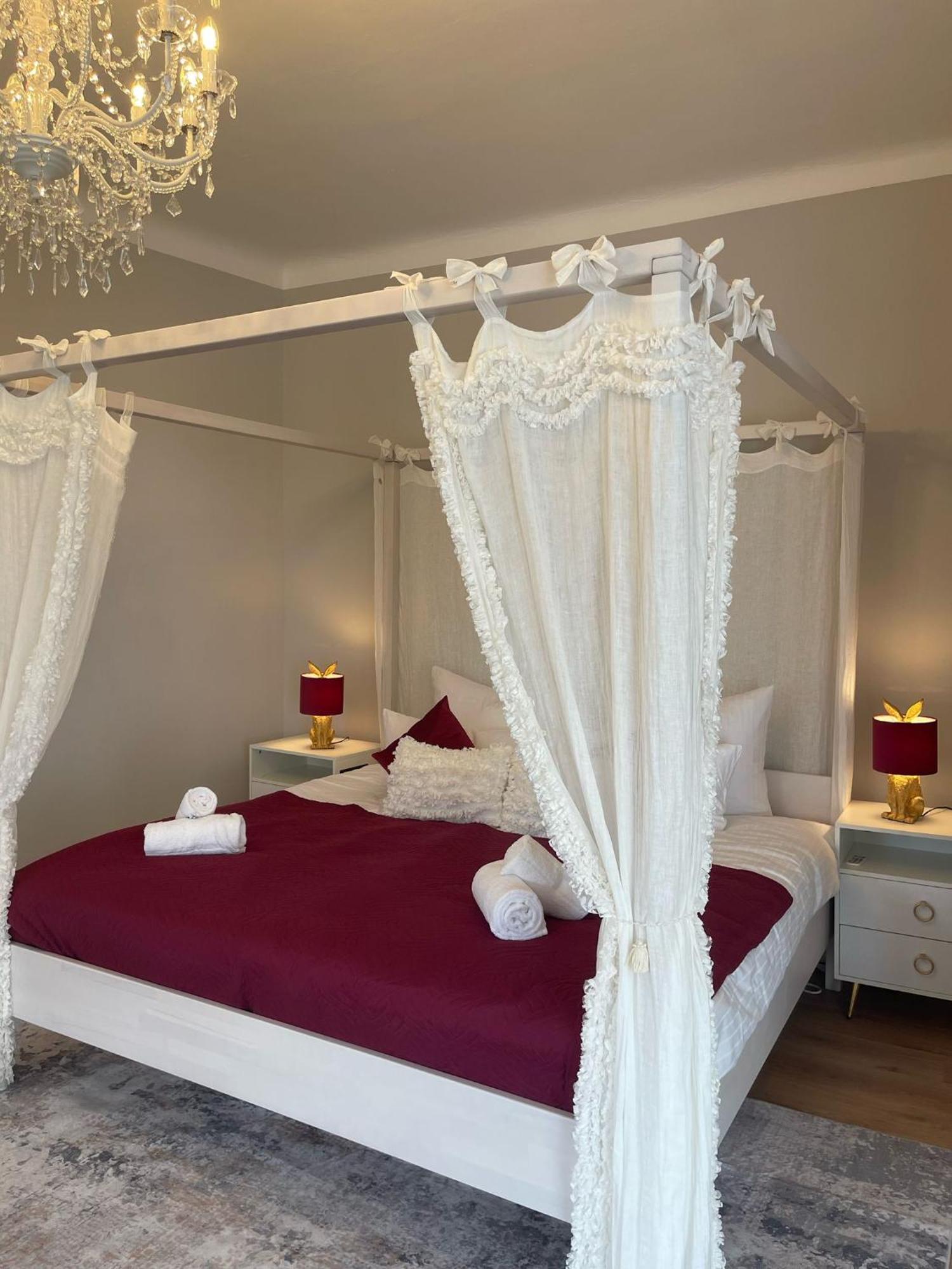 Liebelei Miesbach - Boutique-Apartment Mit Terrasse Im Zentrum Eksteriør bilde